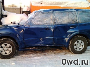 Битый автомобиль Mitsubishi Pajero