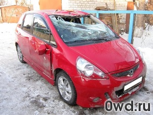 Битый автомобиль Honda Jazz